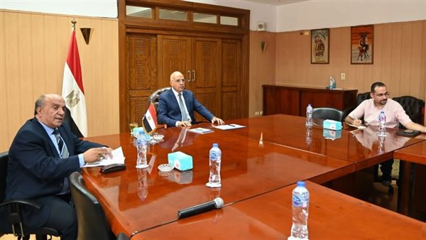 الدكتور سويلم يتابع الخطوات التنفيذية للتحول للرى الحديث فى مزارع قصب السكر بالصعيد، والتحول للرى الحديث فى زراعة المحاصيل والنخيل واشجار الزيتون بواحة سيوة