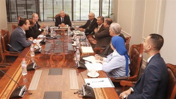 وزير الزراعة يتابع تطوير منظومة كارت الفلاح بحضور ممثلي البنك الزراعي