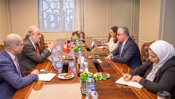 اقتصادية قناة السويس تستقبل سفير بيرو لبحث سبل التعاون وفتح آفاق الاستثمار