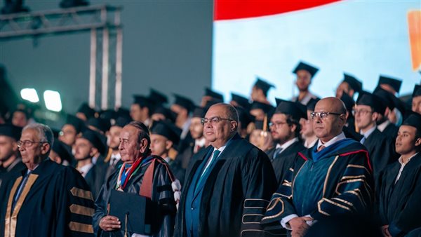 محمود محيي الدين يشهد حفل تخريج دفعة جديدة من طلاب جامعة النيل الأهلية 