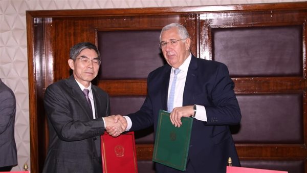 وزير الزراعة ونائب وزير الجمارك الصيني يوقعان مذكرة تفاهم لتصدير المانجو المصري للأسواق الصينية 