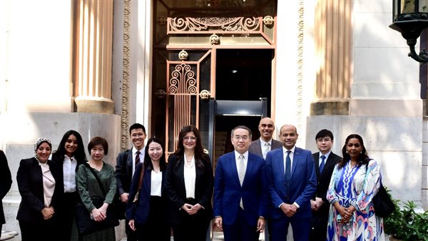 رئيس البورصة يلتقي وزير الخدمات المالية والخزانة بهونج كونج