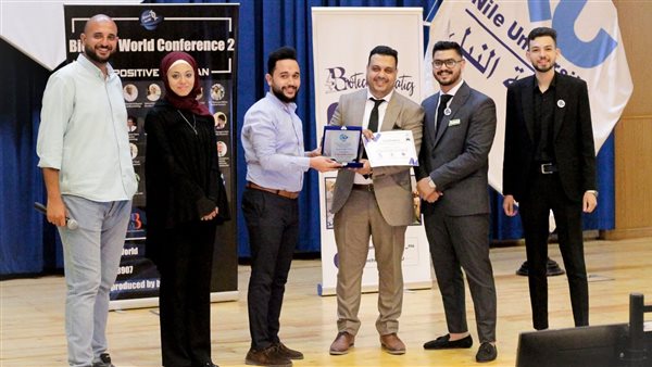 طلاب جامعة النيل الاهلية يناقشون آليات ومجالات العمل في مجال التكنولوجيا الحيوية 