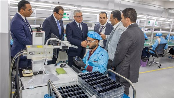 اقتصادية قناة السويس تشهد افتتاح أول مصنع لإكسسوارات المحمول القابلة للارتداء 