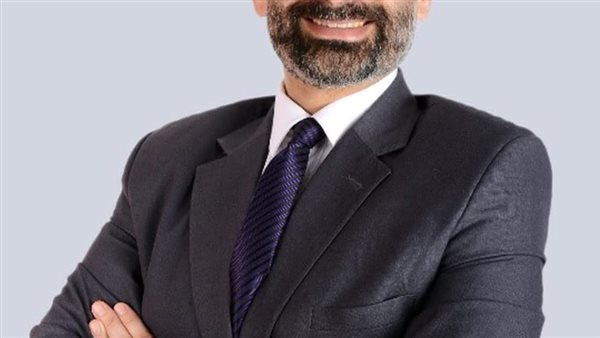 مذكرة تفاهم بين المعهد الملكي للمساحين القانونيين ببريطانيا والجامعة الأمريكية بالقاهرة 