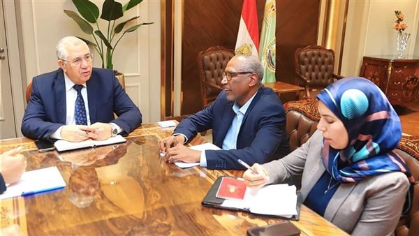 وزير الزراعة يتابع الموقف التنفيذي لمشروع تعزيز القدرة على الموائمة في البيئات الصحراوية 