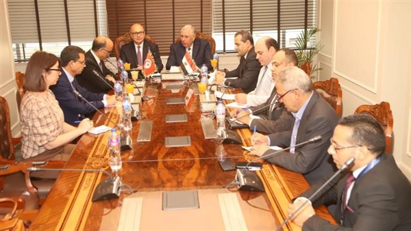 وزير الزراعة يبحث مع وزير الفلاحة التونسي دفع آليات تعزيز التعاون بين البلدين 
