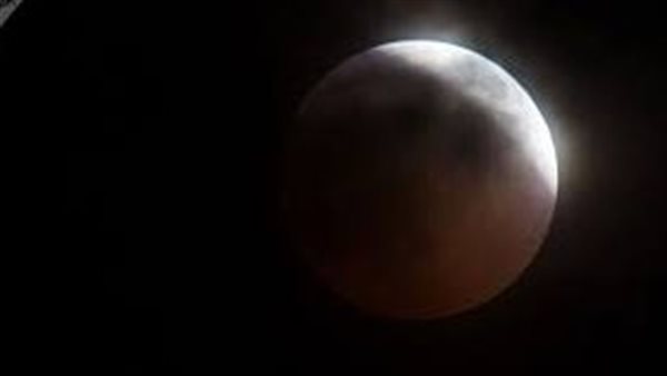 حقيقة الجانب المظلم من القمر ولماذا نرى وجها واحدا فقط ؟