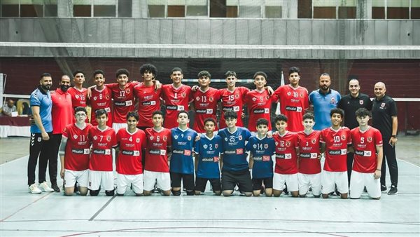 شباب الأهلي 15 سنة يتوجون ببطولة طائرة القاهرة.. بالصور 