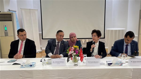 غرفة التجارة السويسرية تناقش تأثير الجمارك المصرية على السياسات الاقتصادية والتجارية