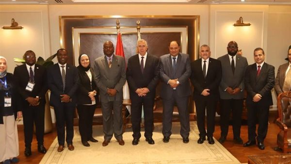 القصير يبحث مع وزير المصايد السمكية والموارد المائية لدولة غينيا الاستوائية سبل تعزيز التعاون المشترك