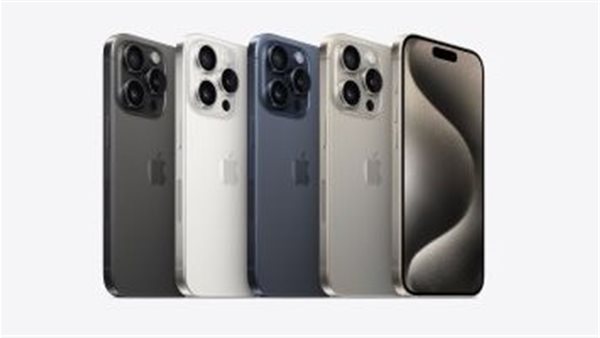 إيه الفرق؟ أبرز الاختلافات بين هاتف iPhone 15 Pro وiPhone 12 Pro Max