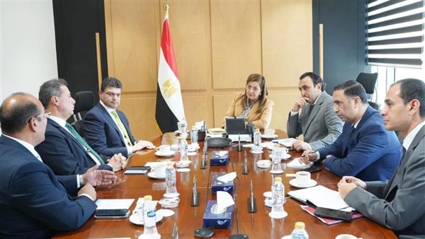 وزيرة التخطيط تلتقي بالفريق التنفيذي لبنك ستاندرد تشارترد لدعم سبل التعاون