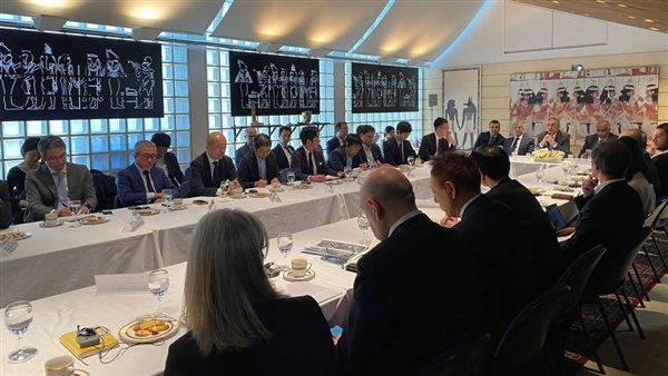 مائدة مستديرة  لرئيس الهيئة العامة للاستثماربمشاركة كبرى الشركات اليابانية  