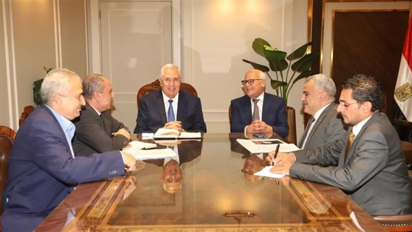 وزير الزراعة ومحافظ بورسعيد يتابعان جهود تنمية الثروة السمكية وتقنين الأراضي 