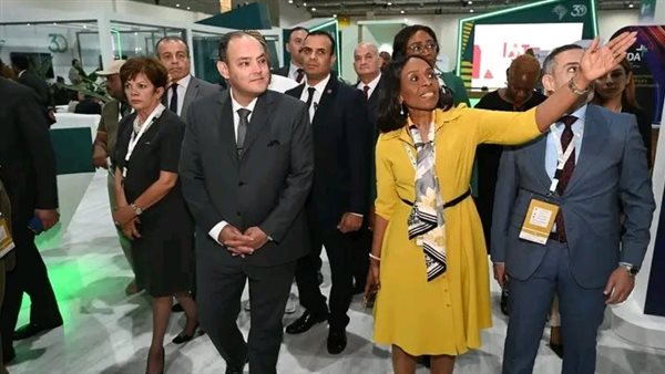 وزير التجارة والصناعة يتفقد أجنحة المعرض الإفريقي للتجارة البينية