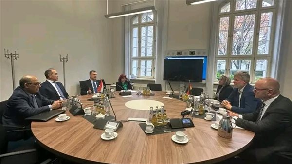 وزير الآثار يلتقي مفوض الحكومة الفيدرالية الألمانية لشئون السياحة لبحث تبادل الخبرات 
