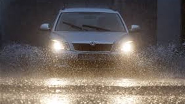 كيف تقود سيارتك بأمان في الأمطار؟ 6 نصائح ذهبية لتجنب الحوادث