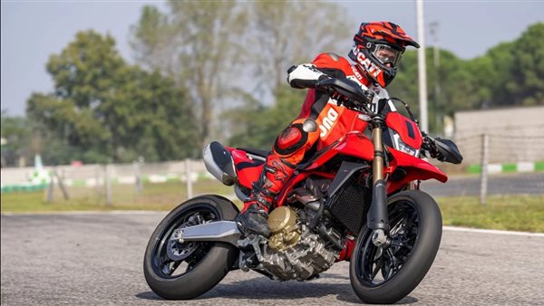 دوكاتي تطلق دراجة نارية جديدة بمحرك أحادي الأسطوانة وقوة 77.5 حصانا