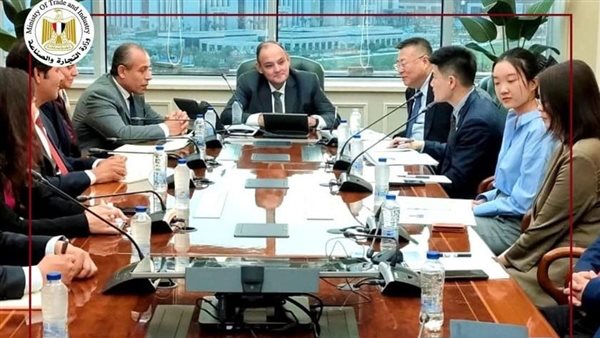 وزير التجارة والصناعة يبحث مع وفد بنك الاستيراد والتصدير الصيني تعزيز سبل التعاون الاقتصادي