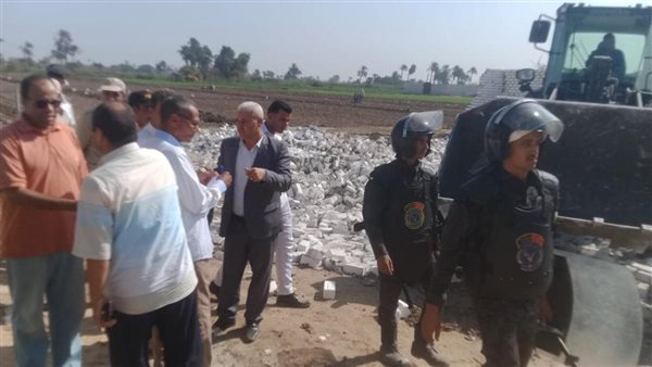 الزراعة تتابع توزيع تقاوى القمح والاسمدة ومنع التعديات على الأراضى في بنى سويف