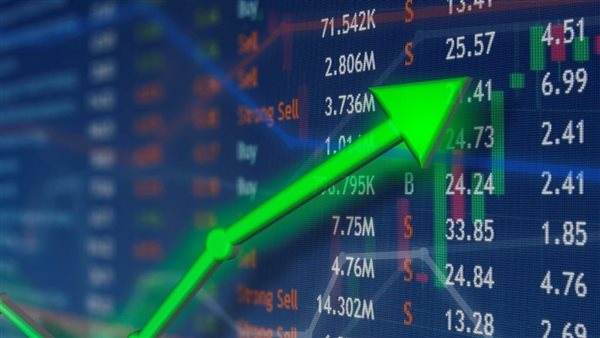 مؤشرات السوق تفتتح تداولاتها في المنطقة الخضراء