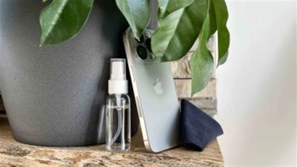 3خطوات لتنظيف هاتف iPhone 15 Pro المصنوع من التيتانيوم