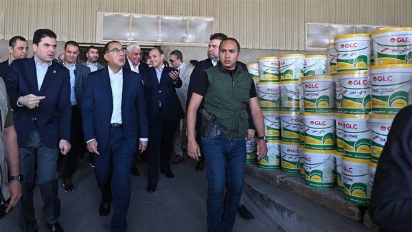 رئيس الوزراء يتفقد مصنع الشركة الألمانية اللبنانية «GLC للدهانات» بالعبور| صور
