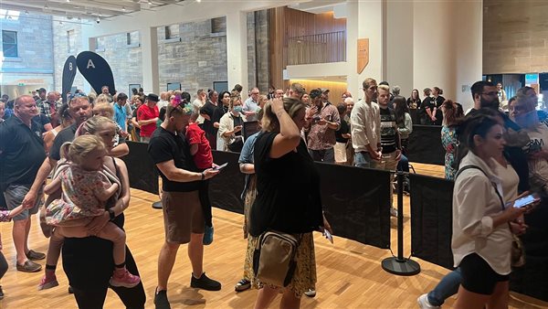 إقبال جماهيري ضخم على زيارة معرض 