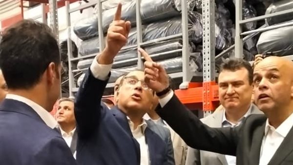 رئيس الوزراء يزور شركة جاد تكس لصناعة الملابس الرياضية 