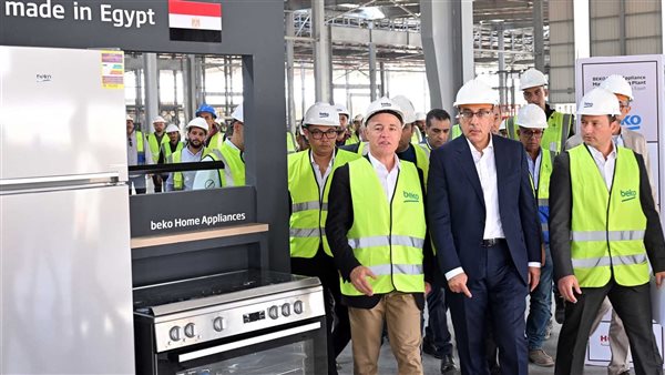 رئيس الوزراء يتفقد المراحل الإنشائية لمصنع 