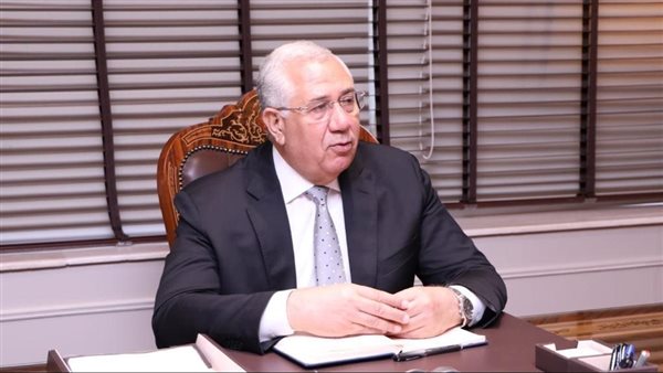 وزير الزراعة يتابع بدء زراعة القمح ويوجه بتقديم كافة أوجه الدعم للمزارعين لتحقيق أعلى انتاجية