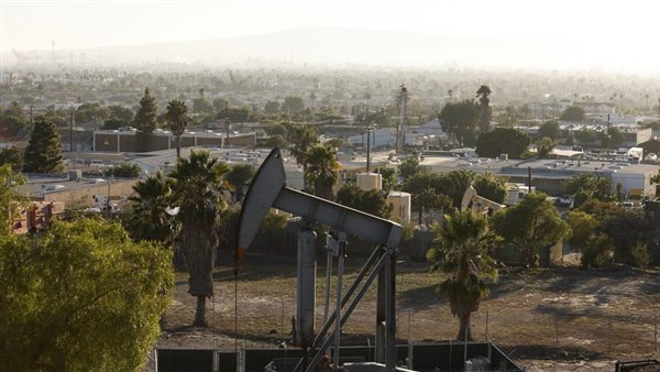 كيف تحاول الولايات المتحدة تقويض روسيا بالنفط دون أن تضر بالسوق؟