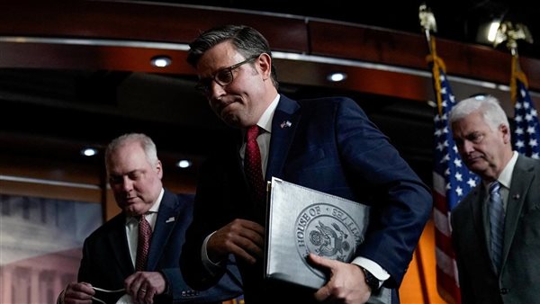 الجمهوريون اليمينيون يفشلون في منع جونسون من تمويل الحكومة الأميركية بشكل مؤقت