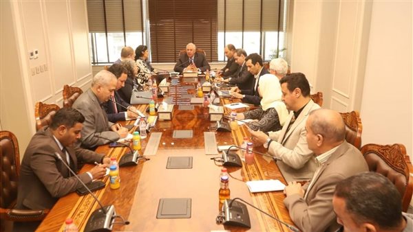 السيد القصيريبحث مع وفد الايفاد المشروعات الزراعية المشتركة بين الجانبين 