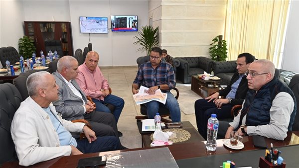 وزير الإسكان يستعرض معدلات إنجاز المشروعات الجارى تنفيذها بالعلمين الجديدة