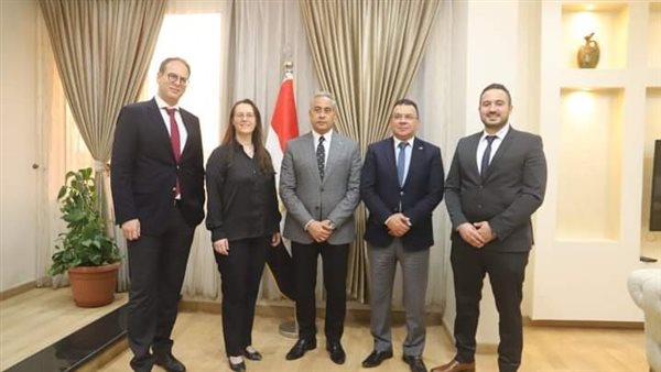 وزير العمل يلتقى وفدًا من شركة ليوني العالمية لتصنيع كابلات وضفائر السيارات