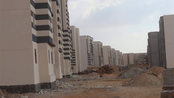 رئيس جهاز مدينة العاشر من رمضان يتابع الأعمال الجارية بحي النرجس|صور