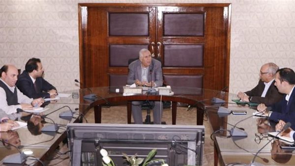 وزير الزراعة يبحث مع 