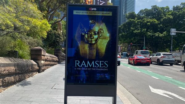 صور| شوارع وميادين مدينة سيدني بأستراليا تحتفي بوصول معرض رمسيس وذهب الفراعنة