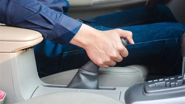 كيف تستخدم فرامل اليد في السيارة بشكل صحيح وآمن؟