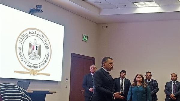 وزير السياحة يعلن زيادة 30% في مقاعد الطيران الوافدة إلى مصر