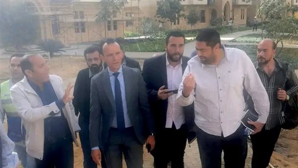 مساعد وزير الإسكان يتفقد سير العمل بمشروع تطوير منطقة سور مجري العيون