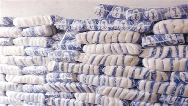 ضبط 11 طن سكر مجهول المصدر قبل بيعه بالسوق السوداء في الشرقية