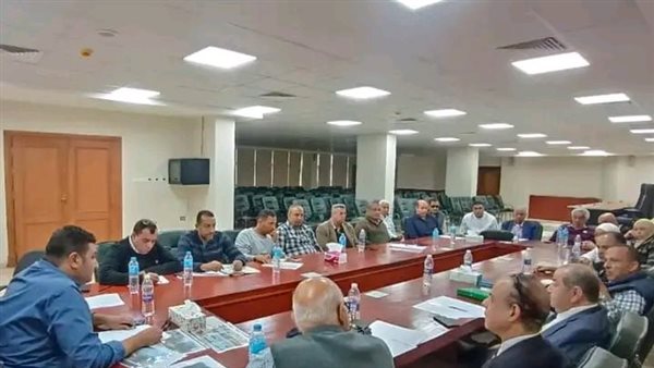 ‫ «الإسكان»: رئيس جهاز العبور يبحث مقترحات وطلبات سكان الحي السابع