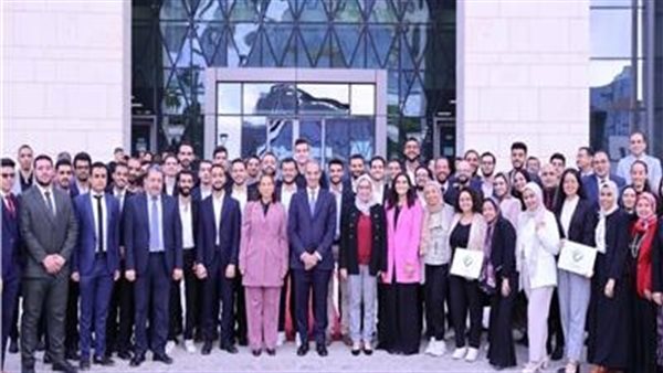 وزير الاتصالات يشهد تخريج تخريج أول دفعة من متخصصي البرمجيات المدمجة للسيارات