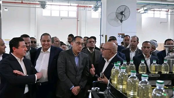 رئيس الوزراء يتفقد شركة استخلاص وتكرير وتعبئة الزيوت بمدينة السادات