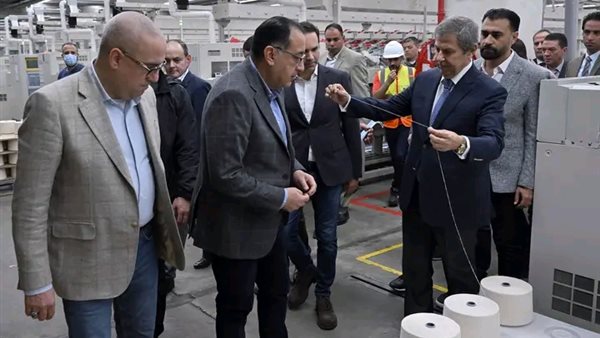 مدبولى: الحكومة داعمة لأى استثمارات وتوسعات جديدة فى قطاع الصناعة