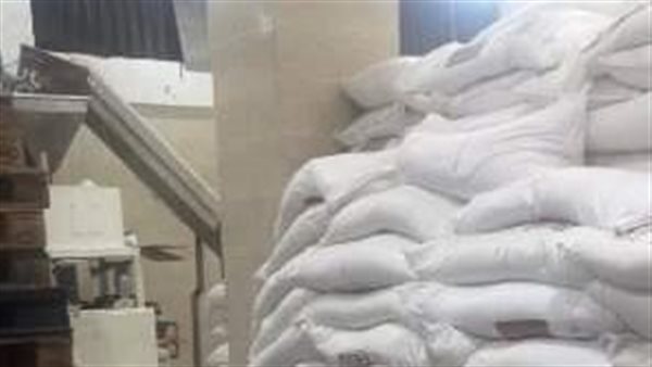 ضبط 118 طن سكر داخل مصنع مخالف بالشرقية