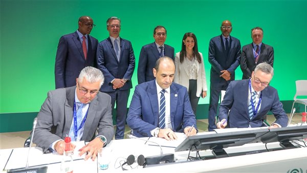 «اقتصادية القناة» توقع مذكرة تفاهم لتموين السفن بالوقود الأخضر في شرق بورسعيد